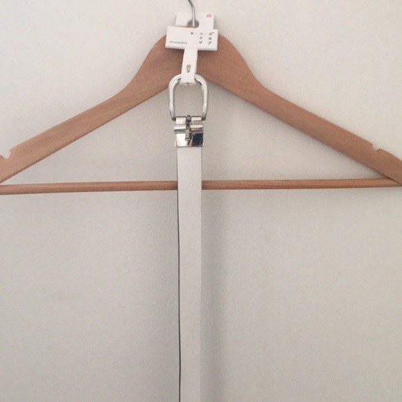 Reversible black and white belt - Picture 1 of 4